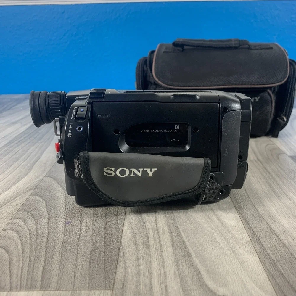 Sony Handycam CCD-TRV215 Vision Video 8 XR Camcorder + Battery Tested & Works